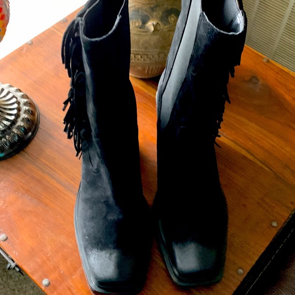 Brand new boots. Have them for a year but I NEVER use them. NEW condition. - Picture 2 of 6